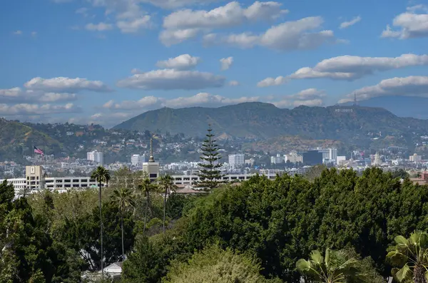 Kaliforniya ABD 17 Mayıs 2023 Los Angeles manzaralı film müzesinin gözlem güvertesi.