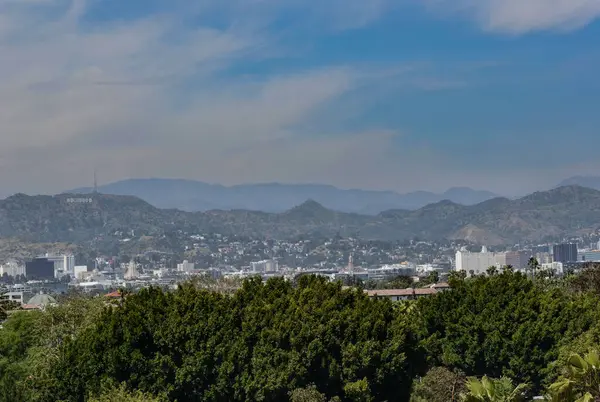 Kaliforniya ABD 17 Mayıs 2023 Los Angeles manzaralı film müzesinin gözlem güvertesi.