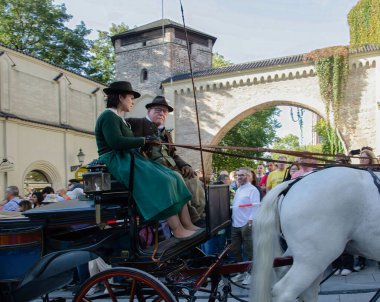 Almanya Münih 21.09.2024 Geleneksel bira üreticileri geçidi Oktovbefest 'in açılışı vesilesiyle.