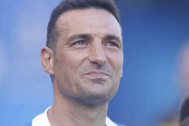 Lionel Scaloni anısına, Arjantin dünya şampiyonu futbol takımının koçu, 1 Ağustos 2023 'te Riazor Stadyumu' nda Deportivo de la Coruna tarafından yakın çekim.