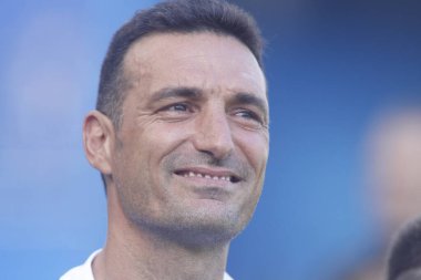 Lionel Scaloni anısına, Arjantin dünya şampiyonu futbol takımının koçu, 1 Ağustos 2023 'te Riazor Stadyumu' nda Deportivo de la Coruna tarafından yakın çekim.