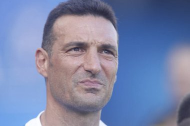 Lionel Scaloni anısına, Arjantin dünya şampiyonu futbol takımının koçu, 1 Ağustos 2023 'te Riazor Stadyumu' nda Deportivo de la Coruna tarafından yakın çekim.