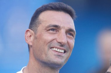 Lionel Scaloni anısına, Arjantin dünya şampiyonu futbol takımının koçu, 1 Ağustos 2023 'te Riazor Stadyumu' nda Deportivo de la Coruna tarafından yakın çekim.