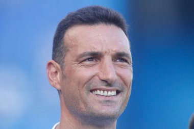 Lionel Scaloni anısına, Arjantin dünya şampiyonu futbol takımının koçu, 1 Ağustos 2023 'te Riazor Stadyumu' nda Deportivo de la Coruna tarafından yakın çekim.