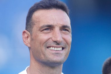 Lionel Scaloni anısına, Arjantin dünya şampiyonu futbol takımının koçu, 1 Ağustos 2023 'te Riazor Stadyumu' nda Deportivo de la Coruna tarafından yakın çekim.