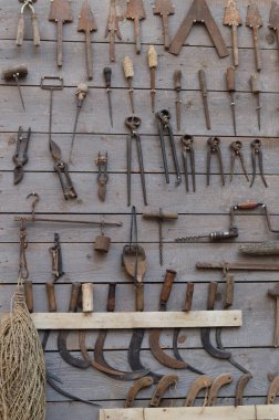 Marangozluk mesleğinde kullanılan eski metal aletler