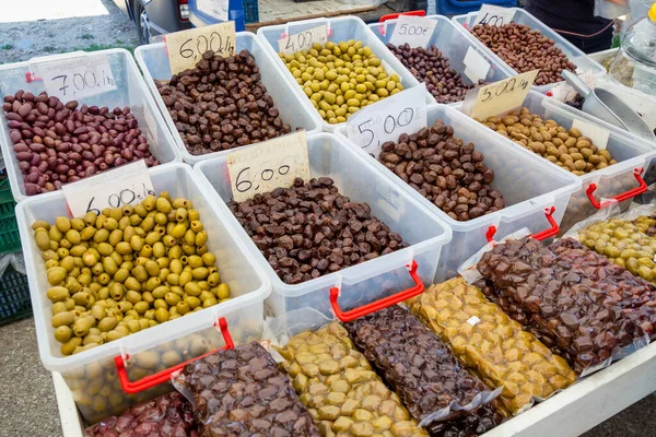 Assortment Pickled Olives Farmers Market Nikiti Sithonia Greece Selective Focus — Stock Photo, Image