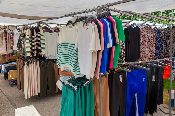 Prodávání Společenského Oblečení Trhu Nikiti Sithonia Řecko Selektivní Zaměření — Stock fotografie