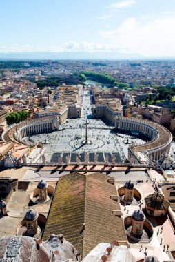 Vatikan, İtalya-18 Nisan 2024: Aziz Peter Meydanı, Vatikan Şehri 'nin dikey hava perspektifi, açık ve güneşli bir günde Roma' nın çevresini gösteriyor.