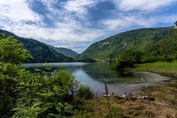 Vista Lago Corlo Com Seus Barcos Bosques Alpes Acima Dele — Fotografia de Stock