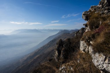 Po Vadisi 'nin sisli panoraması Asiago Vicenza İtalya arılarından görüldü.