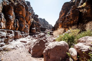 Jebel Saghro ile Fas Atlası 'ndan Bab N Ali arasındaki kurak nehir Ouarzazate ve Marakeş kuru nehri arasında susuz.