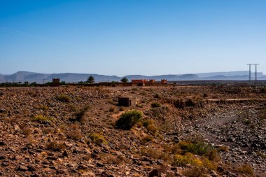 Fas 'ın güneyindeki Ouarzazate yakınlarındaki Fas Atlası' nda Handour nehrinin vadilerindeki panorama