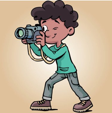 Boşluktaki çocuk kamerayla fotoğraf çekiyor.
