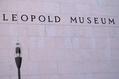 Viyana, Avusturya. 29 Eylül 2023. Gustav Klimt ve Egon Schiele 'in Leopold Müzesi Konut Sanatı Cephesi