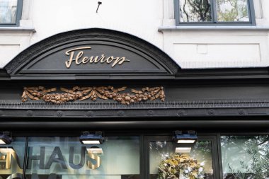 Viyana, Avusturya 29 Ağustos 2023 Viyana şehir merkezindeki sevimli çiçekçi.