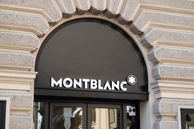 Viyana, Avusturya. 29 Eylül 2023. Montblanc, Viyana 'nın eski kasabasında, Graben yaya sokağında lüks ürünler satan bir mağaza.