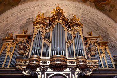 Viyana, Avusturya 29 Eylül 2023. Meşhur Barok St. Charles Kilisesi, Karlskirche--