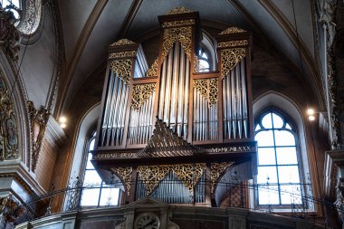 Viyana, Avusturya. 01 Ekim 2023. Avusturya 'nın Viyana kentinde bulunan Fransisken Kilisesi' nin (St. Jerome Kilisesi) tarihi barok iç mimarisi.