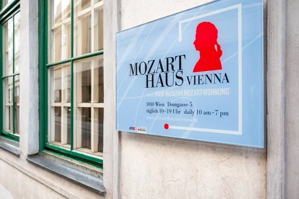 Viyana, Avusturya. 01 Ekim 2023 Wolgand Amadeus Mozart Evi hakkında bilgi