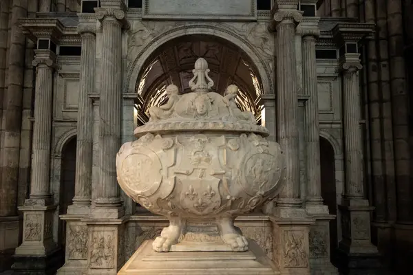 stock image Urn containing the heart of Francis I of France, Basilica of St Denis