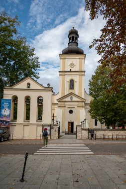 Narol, Polonya 28 Eylül 2024 Kilise ve çan kulesi cephesi