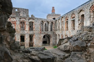 Ujazd, Polonya. 11 Kasım 2023. 17. yüzyıl Krzyztopor kalesi. Ossolinski soylu ailesi için inşa edilmiş.