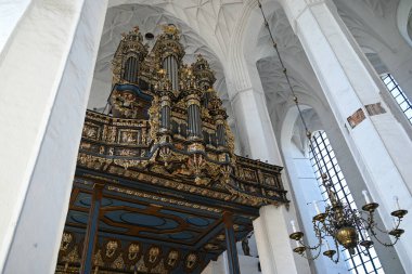 Gdansk, Polonya, Mayıs 01: 24. Gotik Meryem Kilisesi 'nin içindeki ünlü org.