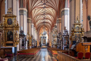 Polonya 'nın başkenti Polonya' dan, 30 Nisan 2024 'te ünlü gökbilimci iNicolaus Kopernik' in gömüldüğü Gotik kategorinin iç kesimi