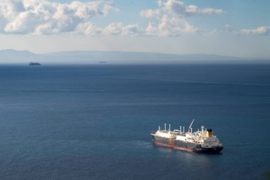 Cebelitarık, 31 Aralık 2024 Akdeniz 'deki Cebelitarık Körfezi' nin sularında bir tanker gemisi.