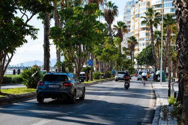 Malaga, İspanya, 29 Aralık 2024 Yoğun Paseo de los Curas Caddesi Trafik