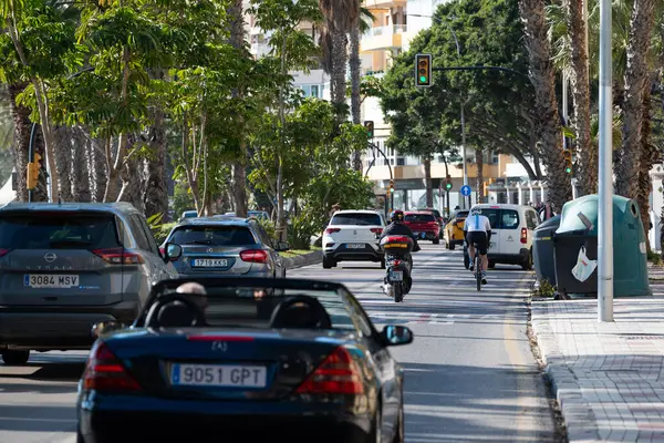 Malaga, İspanya, 29 Aralık 2024 Yoğun Paseo de los Curas Caddesi Trafik