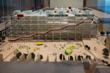 Malaga, İspanya, 28 Aralık 2024 Paris 'te modern bir sanat galerisi olan Centre pompidou modelinin mimari ve tasarımı