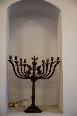 Kazimierz Dolny, Polonya Tarihi bir sinagogda 2 Şubat 2025 Hanuka menorası