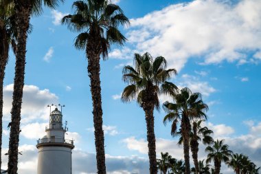 Malaga, oosta del Sol, İspanya 28 Aralık 2025 Deniz feneri ve Liman