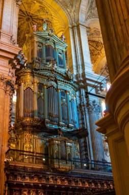 Malaga, İspanya, 27 Aralık 2024 Tarihi katedralin içinde mimari ayrıntılar