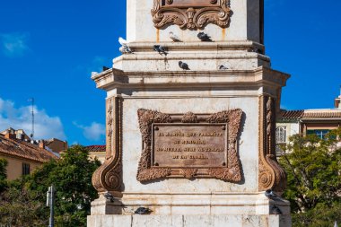 Malaga, İspanya, 27 Aralık 2024 1831 'de hayatını kaybedenlerin anısına dikilen anıt, Plaza de la merced