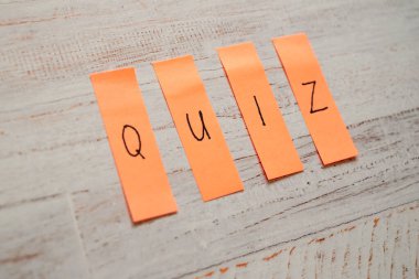 Sınav işareti sınavı, sınavı veya soruyu sembolize eder ve oturumu çevrimiçi yapar