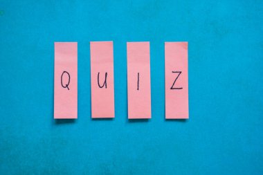 Sınav işareti sınavı, sınavı veya soruyu sembolize eder ve oturumu çevrimiçi yapar