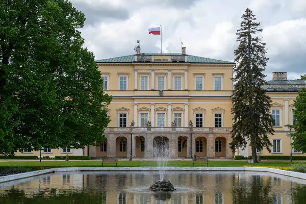 Pulawy, Polonya 08 Mayıs 2025 Barok Czartoryski Sarayı, şimdi bir müze.