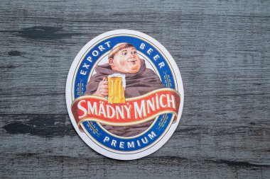 Lublin, Polonya, 26 Haziran 2025 Smadny Mnich 'in bir bardan toplanan Slovakya birası