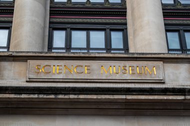 Londra, İngiltere 07 Temmuz 2025 Londra şehir merkezindeki ünlü bilim müzesine giriş