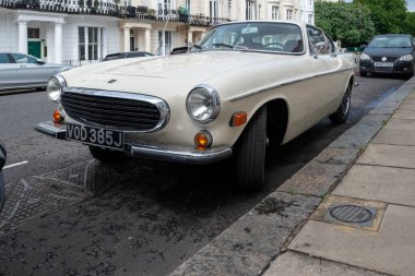 Londra, İngiltere 07 Temmuz 2025 klasik 1960 spor araba veya Volvo p1800 turnesi, Saint filminde ünlü oldu.