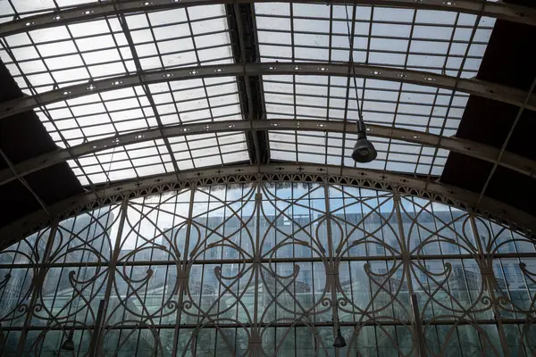 Londra, İngiltere 8 Temmuz 2025 Paddington Tren İstasyonu mimari detayları 1854 tarihli ve Isambard Kingdom Brunel tarafından tasarlanmıştır.