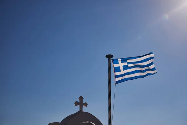 Szűz Mária Mennybemenetele Szent Narancs Kápolna Görög Zászló Santorini Sziget — Stock Fotó