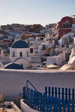 Meşhur Mavi Kubbe Kilisesi Santorini Caldera Manzaralı - Oia Köyü, Santorini Adası, Yunanistan