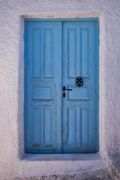Houten Blauwe Deur Toegang Pyrgos Village Santorini Island Griekenland — Stockfoto