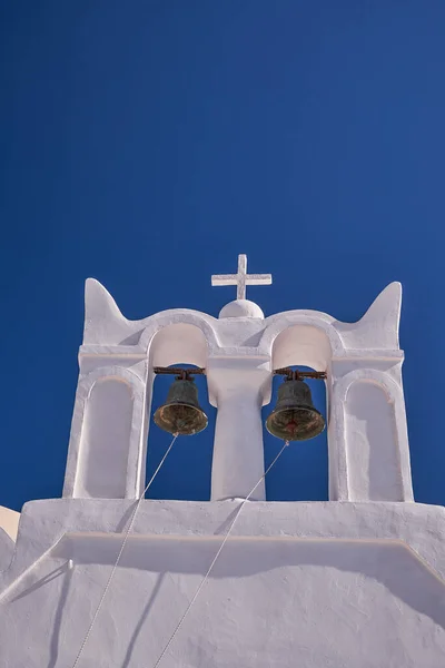 Fehér Harangtorony Egy Kis Templom Pyrgos Village Santorini Island Görögország — Stock Fotó