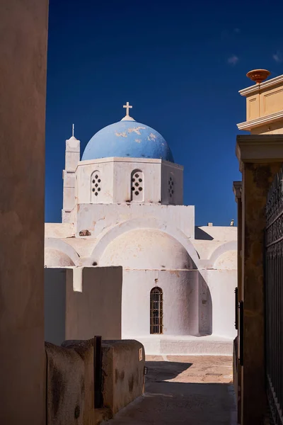 Blue Dome Saint Theodosia Church Pyrgos Village Santorini Island Grekland — Stockfoto