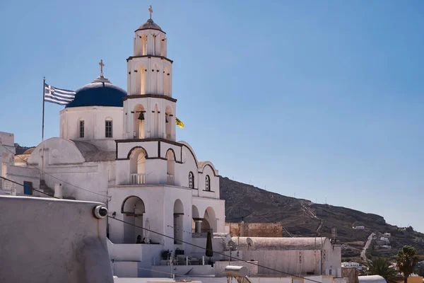 Kościół Chrystusa Błękitna Kopuła Dzwonnica Pyrgos Village Wyspa Santorini Grecja — Zdjęcie stockowe